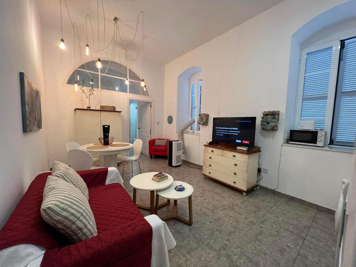 Quirky 1Br Just Off Main Street Prime Location Daire Cebelitarık Dış mekan fotoğraf